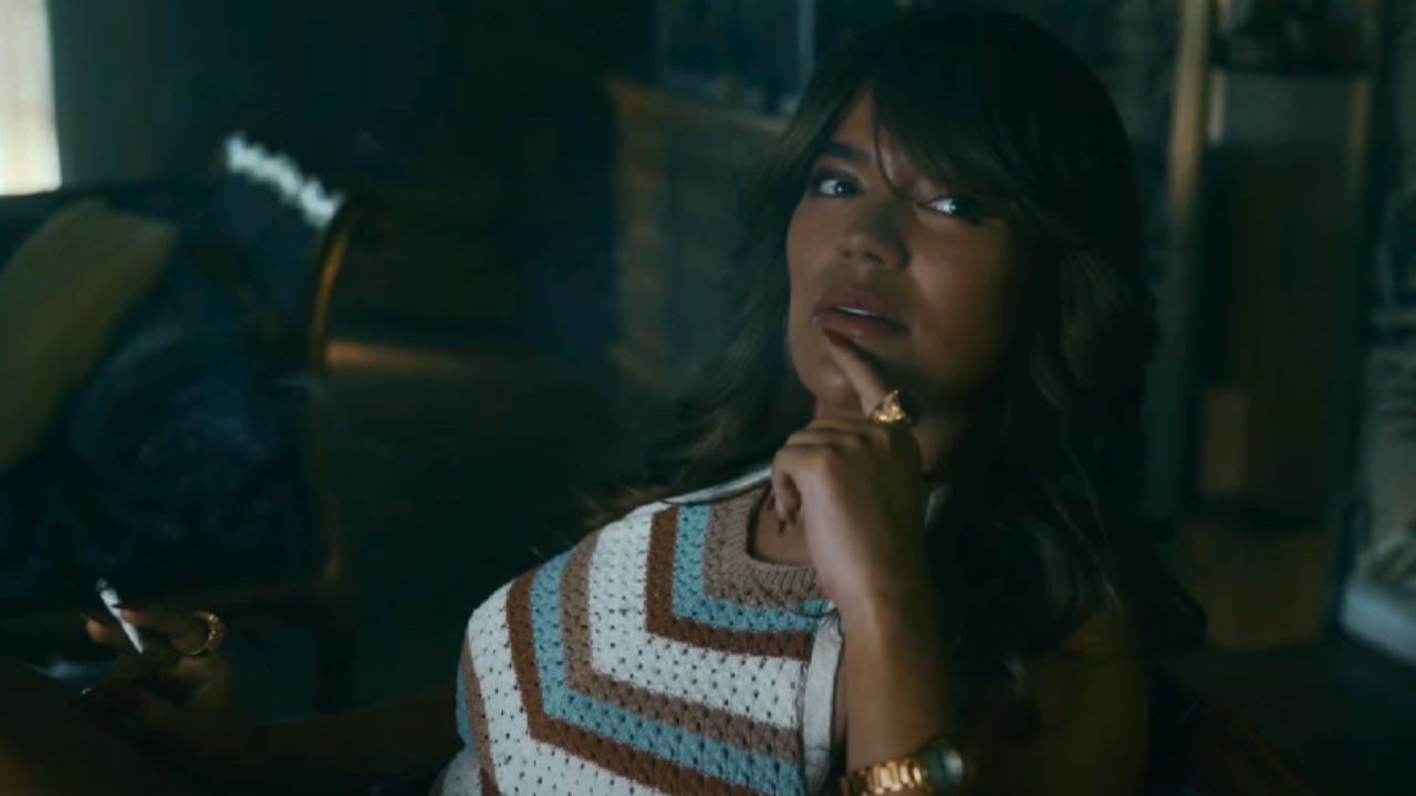 Imágenes de Karol G en serie protagonizada por Sofía Vergara