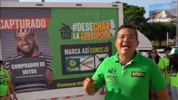 Denuncian que los Char dieron la orden de tumbar valla publicitaria en Barranquilla por mostrar a Arturo Char capturado