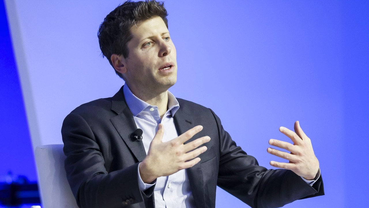 OpenAI anunció el regreso de Sam Altman, creador de ChatGPT, como director ejecutivo