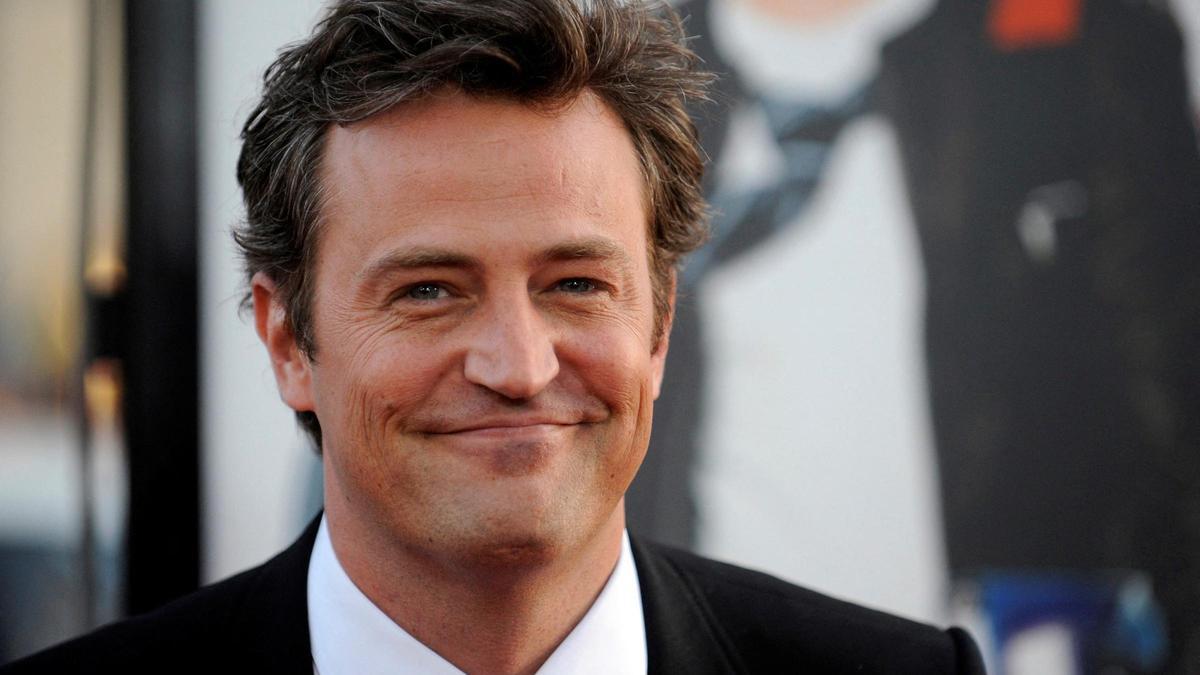 Autoridades finalmente revelaron la causa de muerte del actor Matthew Perry. ¿Fue por drogas?