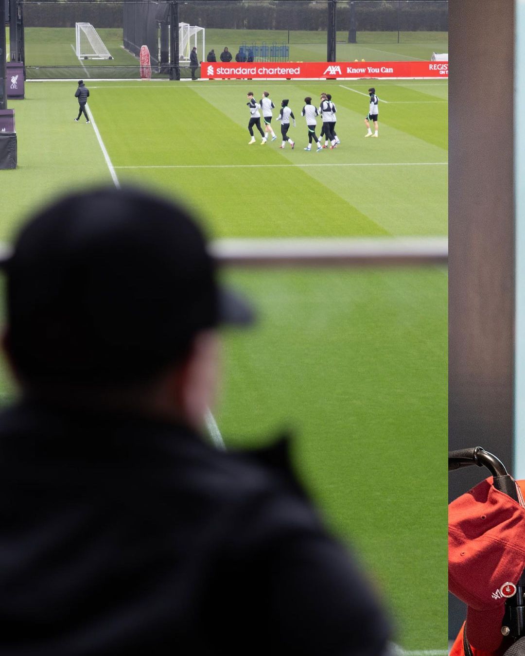 En imágenes: niño con discapacidad cumplió su sueño y visitó al Liverpool