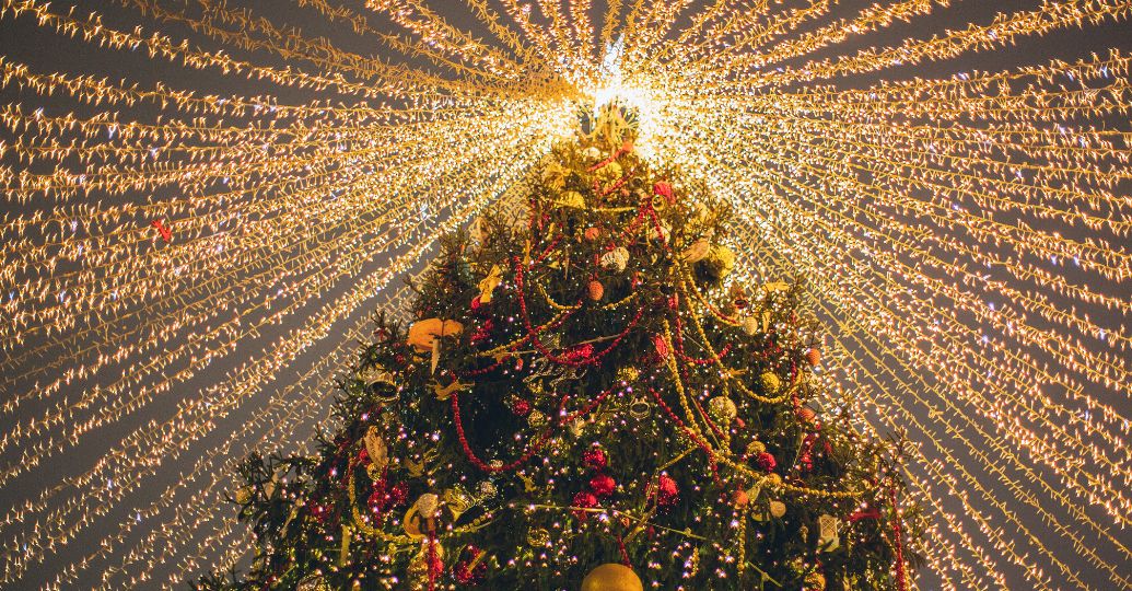 ¿Por qué en navidad se decora un árbol?