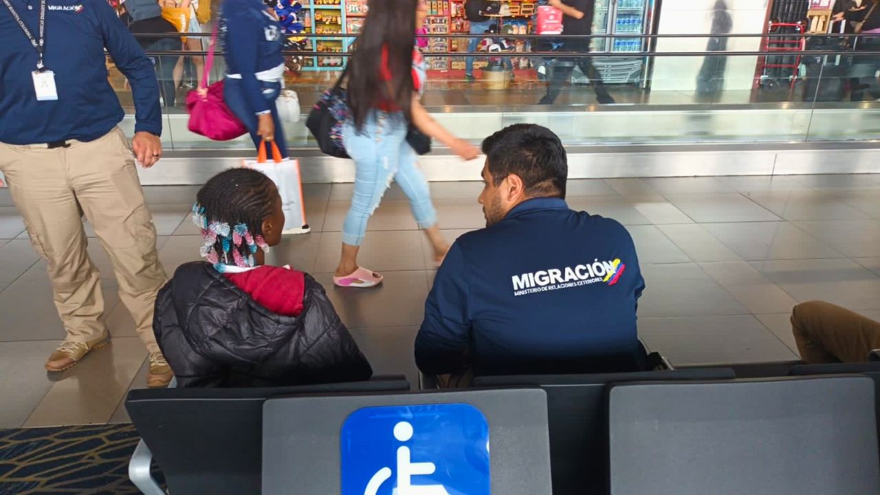 Niña estuvo oculta en el aeropuerto El Dorado durante 10 días luego de ser abandonada por sus padres