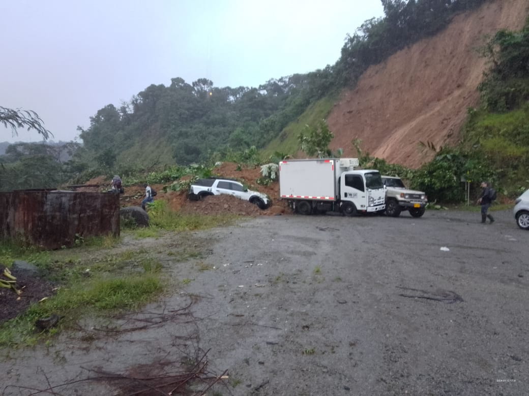 Vía Medellín-Quibdó cerrada por cuatro derrumbes: esto se sabe de los desaparecidos