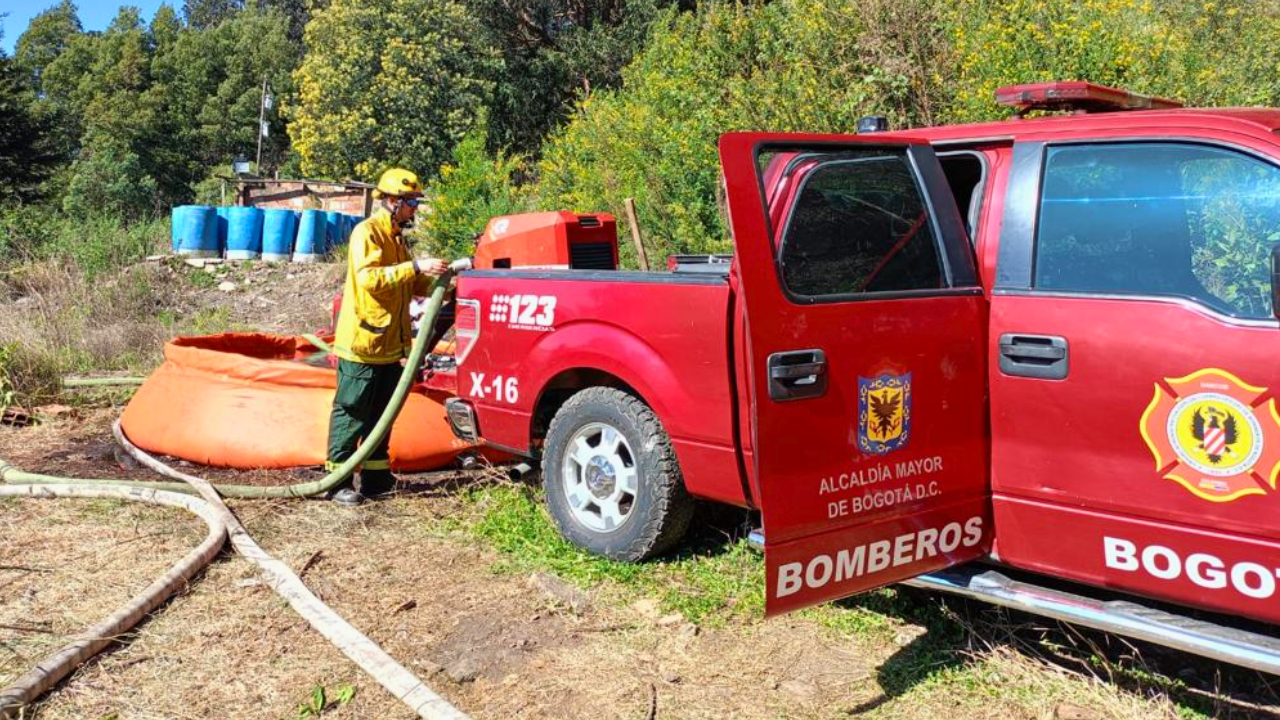 autoridades ya controlaron los incendios en cerros de Bogotá y parte de Santander