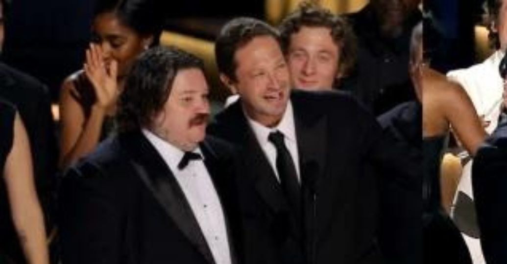 Dos actores de 'The Bears' se besaron en la gala de los premios Emmy