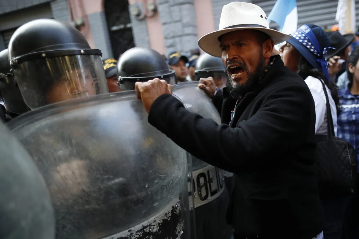 Así se vivió el caos en medio de la posesión de Bernardo Arévalo en Guatemala 