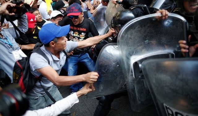 Así se vivió el caos en medio de la posesión de Bernardo Arévalo en Guatemala 