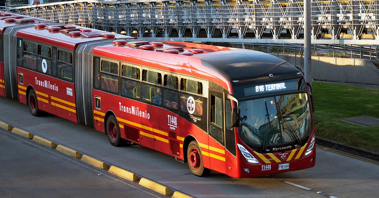Aterrador: un cadáver fue hallado en un puente peatonal de TransMilenio. Esta es su identidad