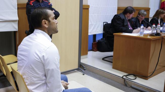 Se conocen las primeras fotos de Dani Alves en juicio tras un año en prisión 