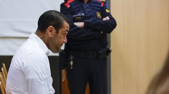 Se conocen las primeras fotos de Dani Alves en juicio tras un año en prisión 