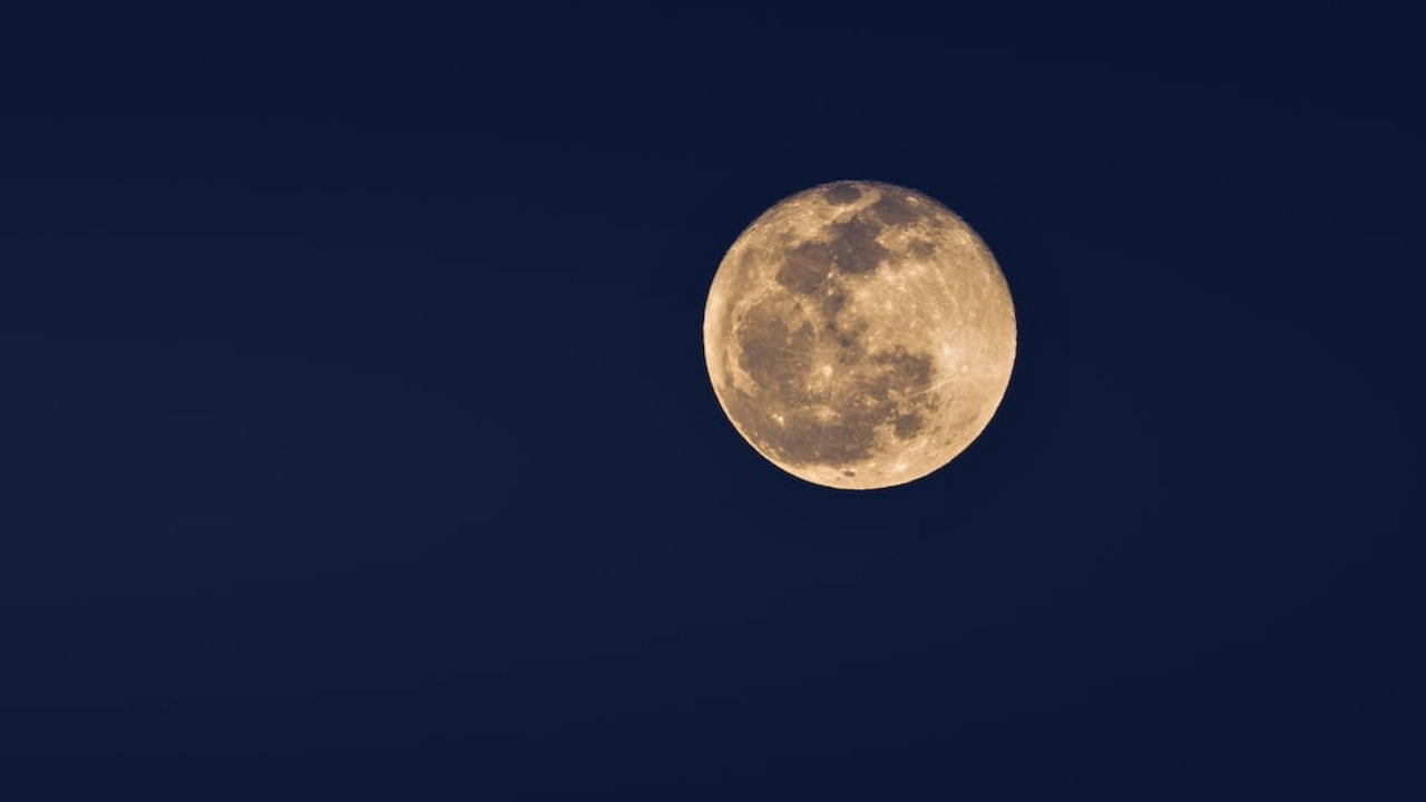 Este es el calendario lunar para febrero: ¿cuándo habrá luna llena en este mes?