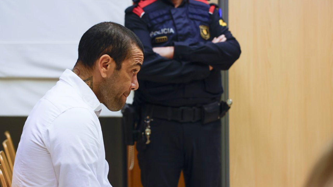 Hacienda española debe devolverle millonaria cifra a Dani Alves: con ese dinero pedirá su libertad
