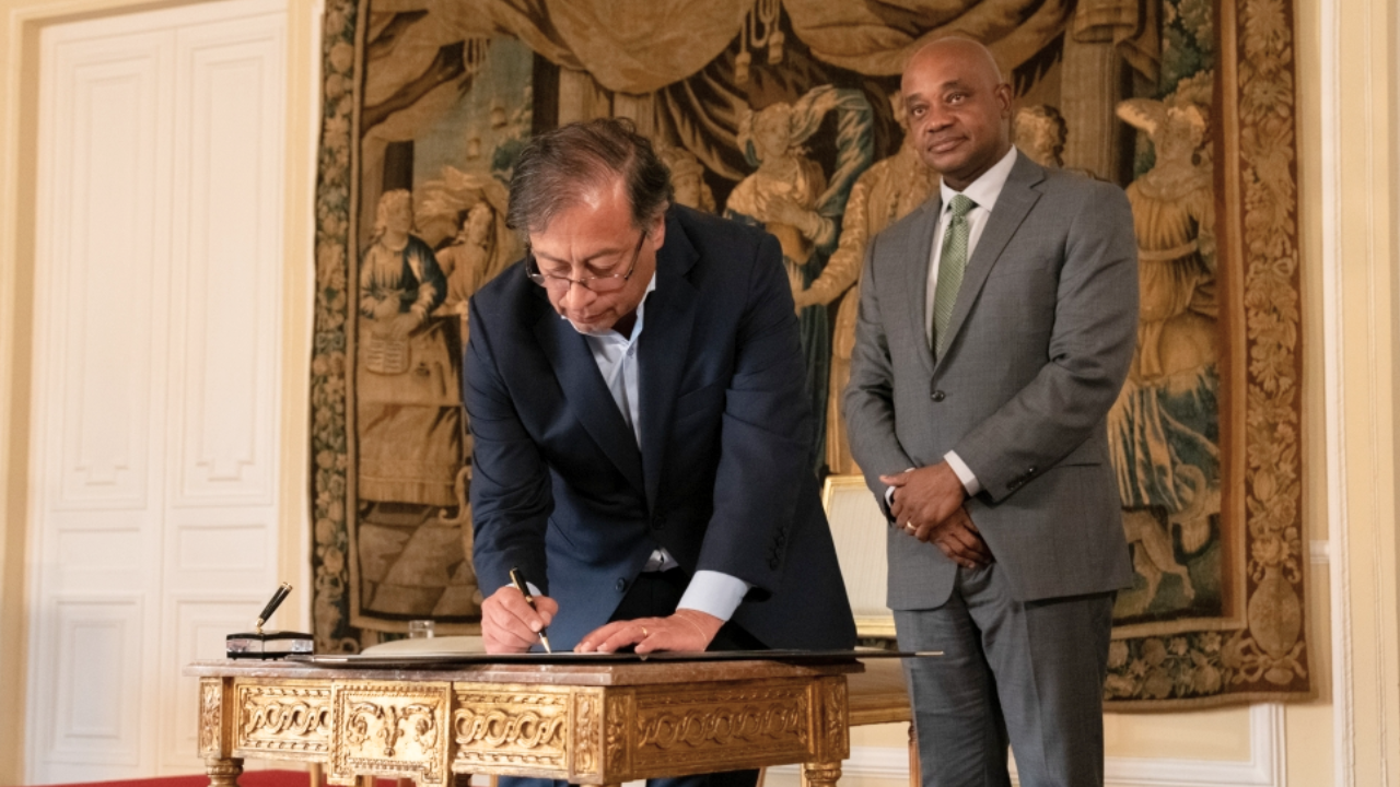 ¿El canciller (e) Murillo fue condenado por peculado y está inhabilitado? Respondió con evidencia