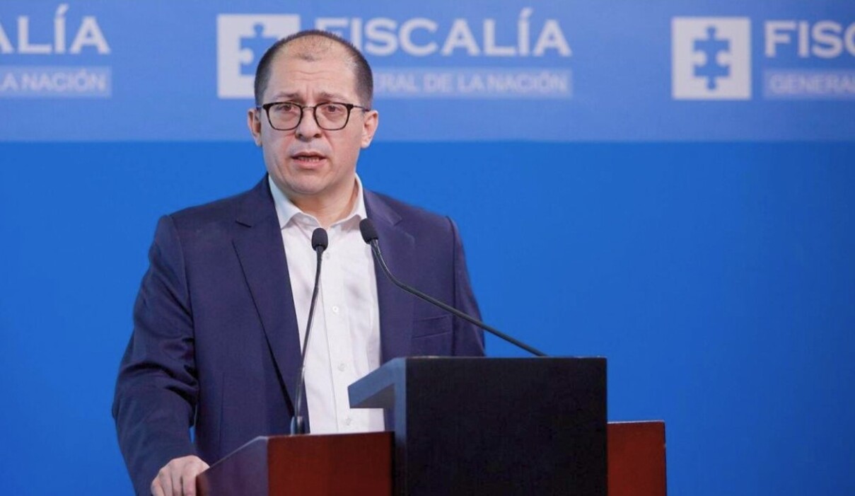 Fiscal Barbosa deja su cargo con millonario gasto: la entidad pagó más de $180 millones para imprimir libros sobre su gestión