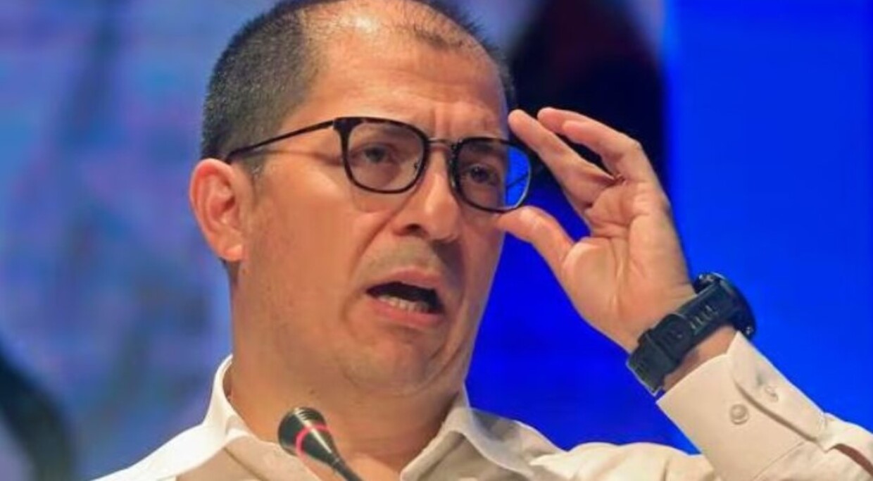 Pese a estar prohibidas, Barbosa instaló placas para resaltar su gestión en varias sedes de la Fiscalía