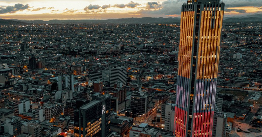 ¿En qué días se puede subir a la Torre Colpatria y qué costo tiene?