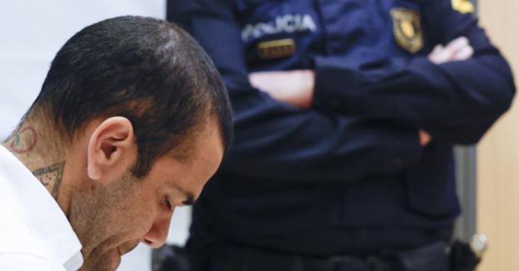 Se conocen las primeras fotos de Dani Alves en juicio tras un año en prisión 