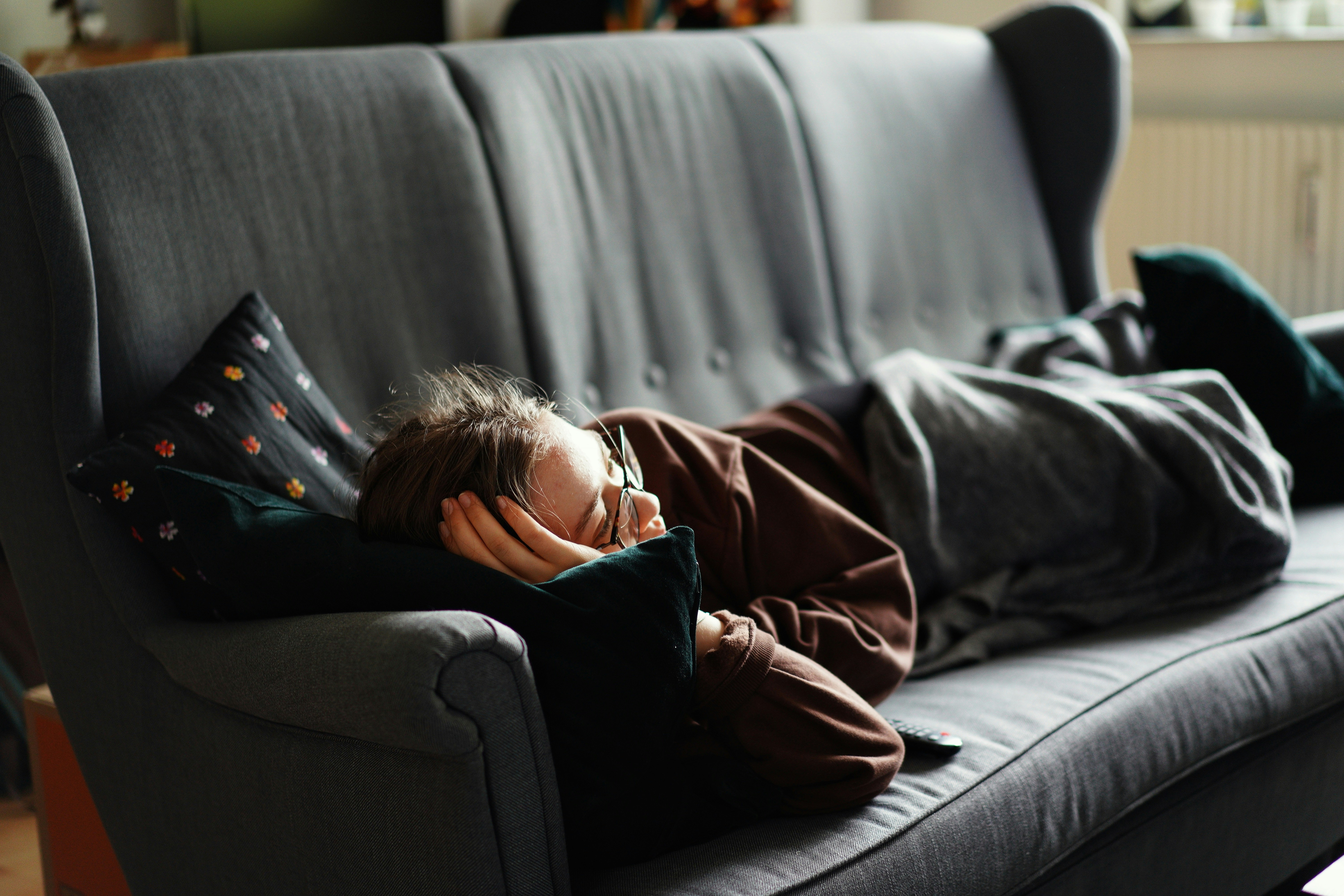 Dormir la siesta durante el día podría traer beneficios para el cerebro: esta es la razón