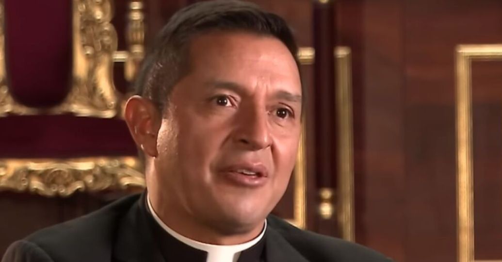 Padre Chucho confesó que casi se retira del seminario por haberse enamorado