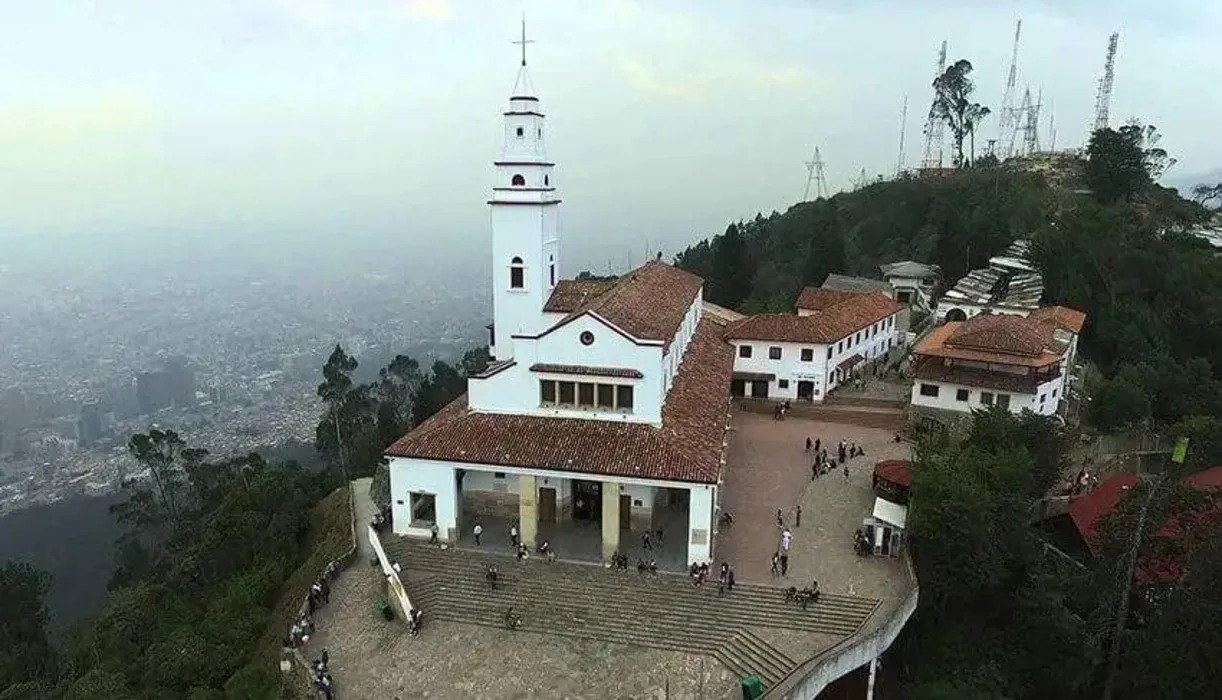 Semana Santa: ¿por qué algunas personas suben de rodillas o descalzas a Monserrate?