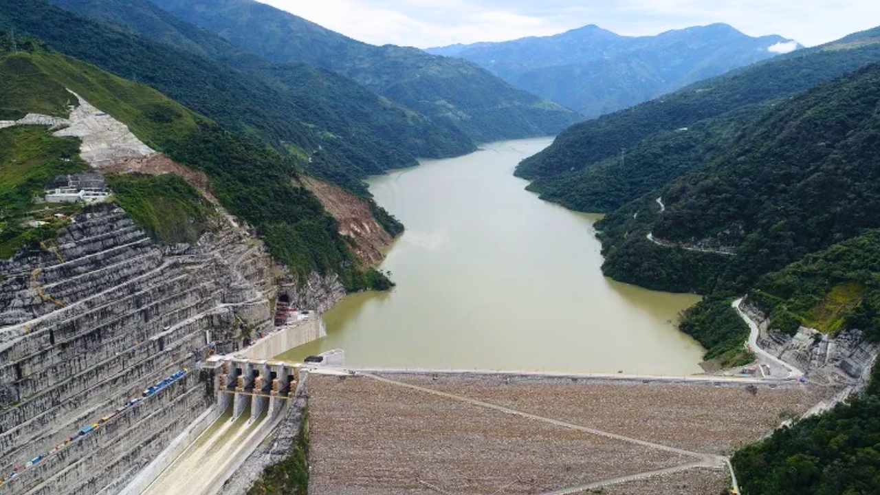 ¿Riesgo de apagón? Alertan por bajo nivel de los embalses. MinMinas da parte de tranquilidad