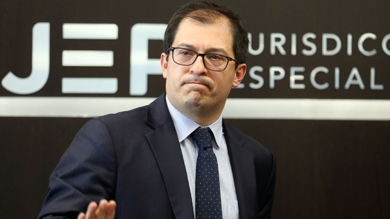 Tribunal ordenó retirar las placas que exaltaban la gestión del exfiscal Francisco Barbosa