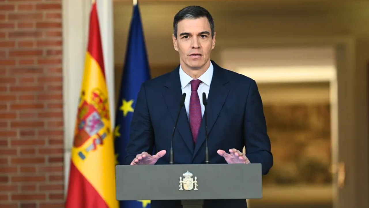 Pedro Sánchez anunció que decidió seguir al frente del Gobierno español