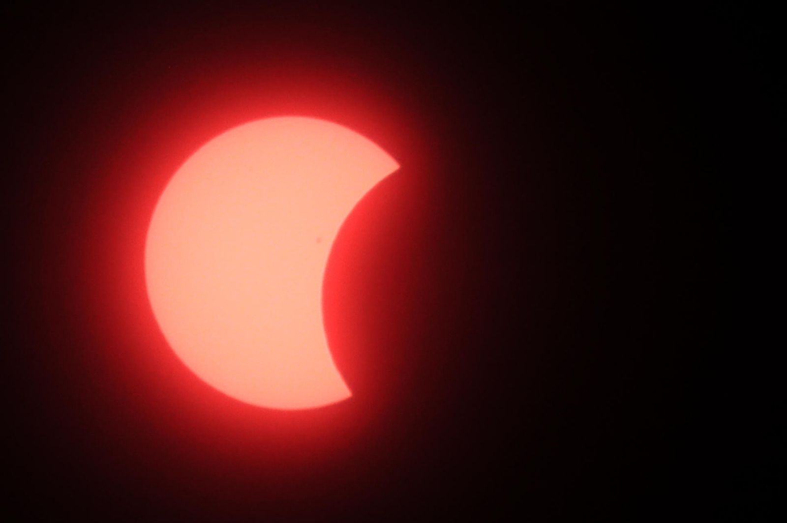¡Espectacular! Así se vio el eclipse solar en varios países del continente americano
