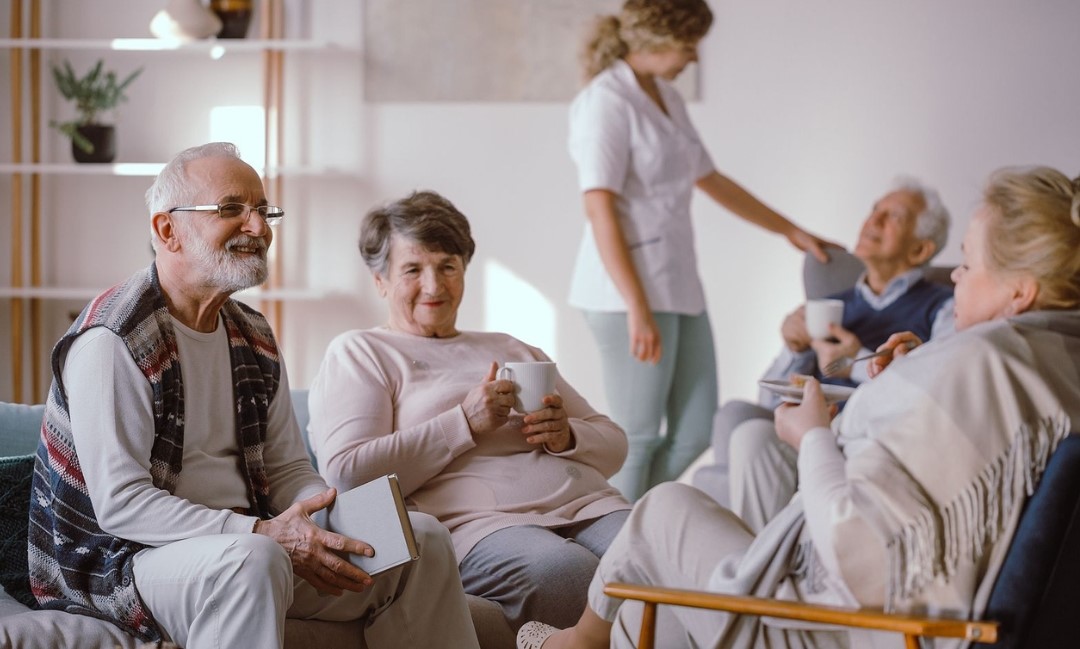 Viviendas comunitarias en donde van a vivir amigos que quieren envejecer juntos se vuelve populares