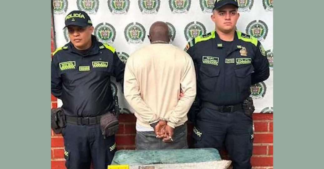 Hombre atacó a su pareja con un machete en Medellín: la comunidad intentó lincharlo