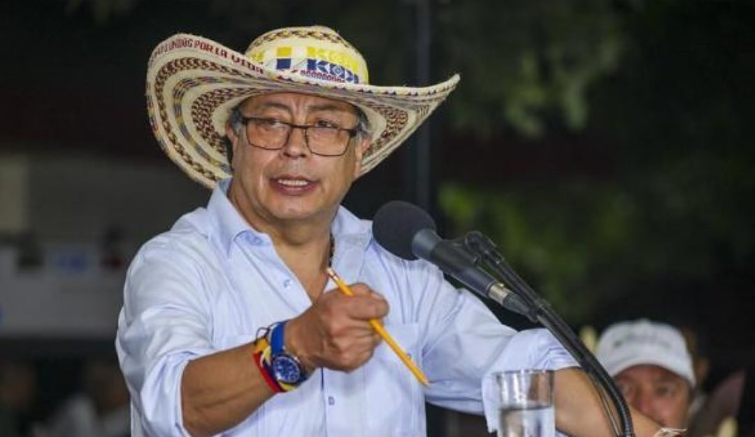 Tras el llamado a juicio a Álvaro Uribe, el presidente Petro afirmó que "no persigue, ni perseguirá a la oposición"
