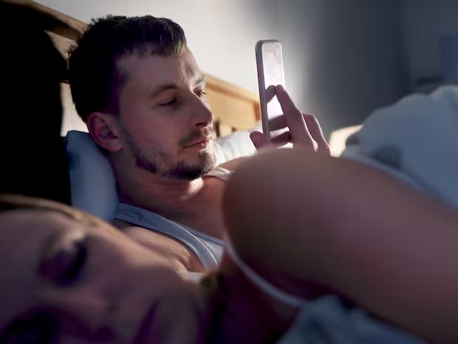 Conozca cuáles son las “armas para los infieles” que agregó WhatsApp, según una influencer 