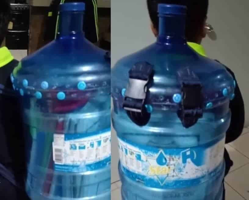 Una mujer en México se las ingenió y creó una mochila para su hijo utilizando un garrafón de agua