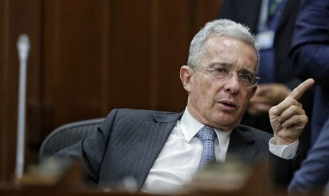 El duro reclamo del expresidente Uribe a las Fuerzas Militares por la situación de seguridad que vive el país
