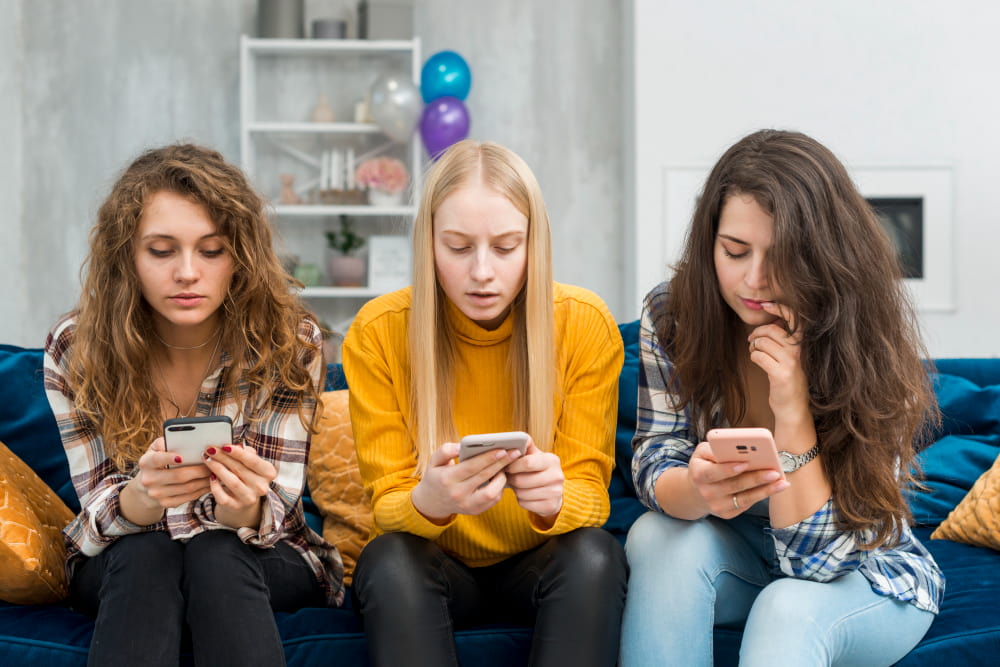 Redes sociales: ¿cuánto es el tiempo diario ideal para que los jóvenes estén conectados a ellas?