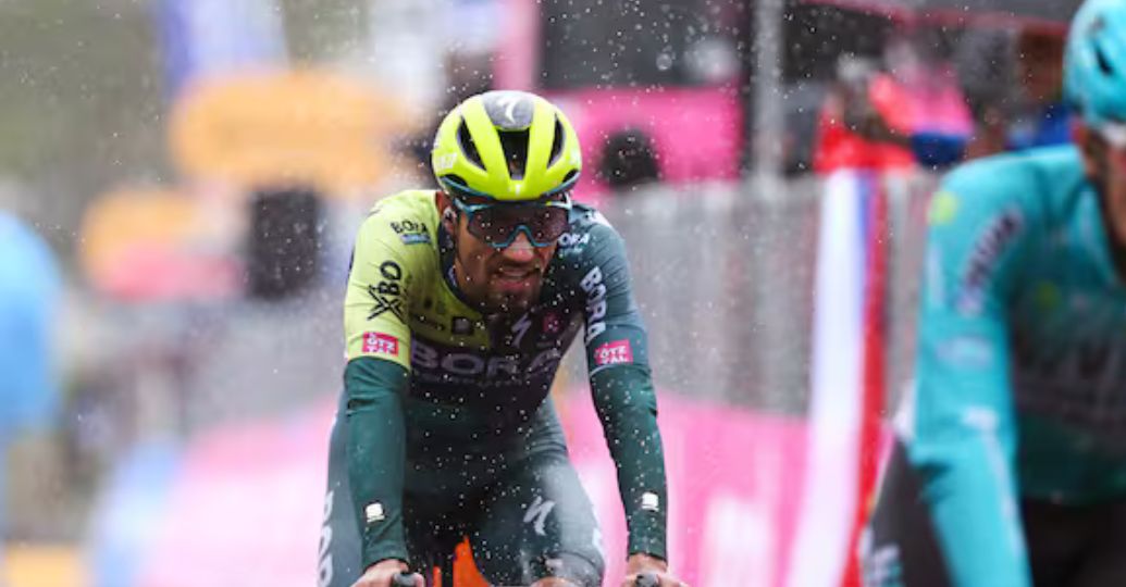 Daniel Felipe Martínez recuperó el segundo lugar en la tabla general del Giro de Italia