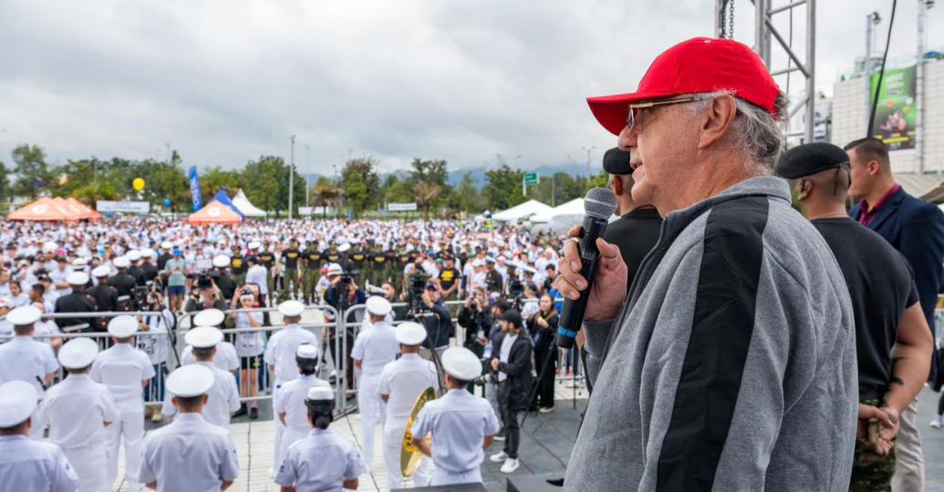 Ministro de Defensa fue abucheado durante la Carrera por los Héroes