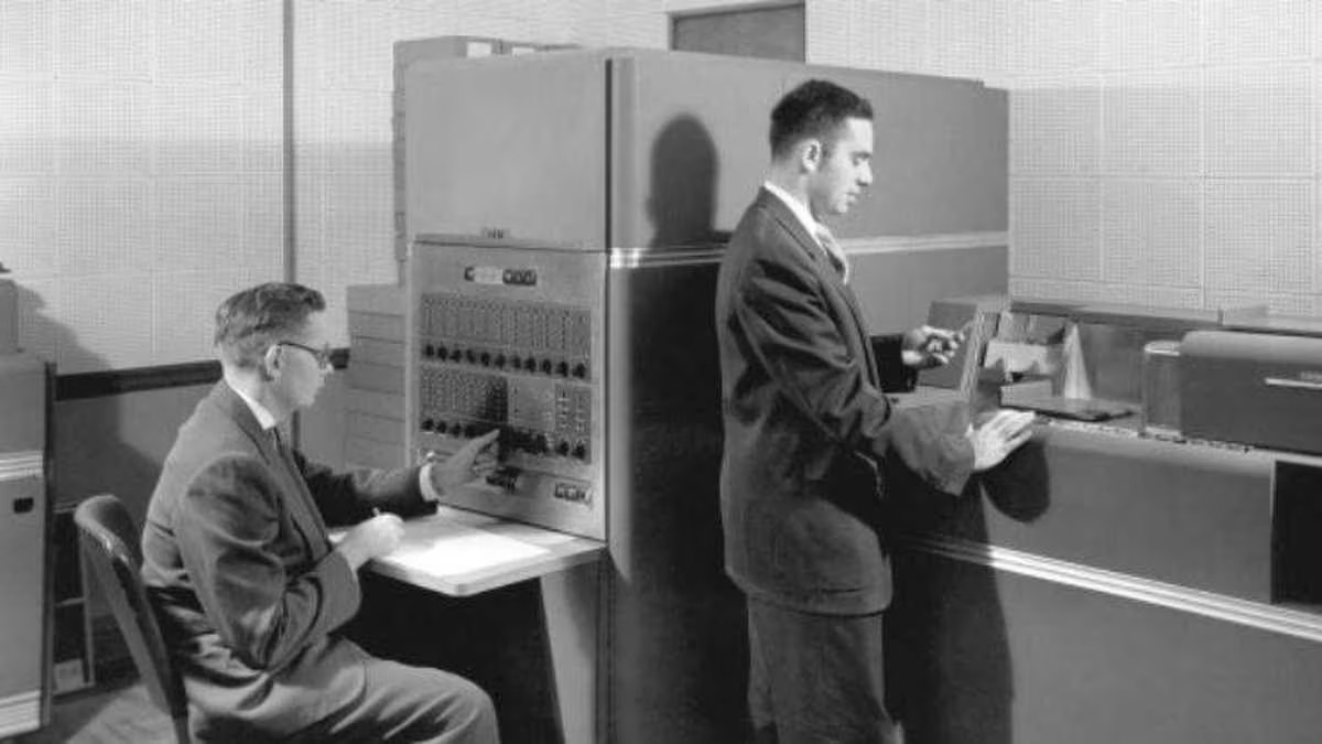 Se cumplen 30 años de la llegada del internet a Colombia: así empezó todo y los retos que enfrenta
