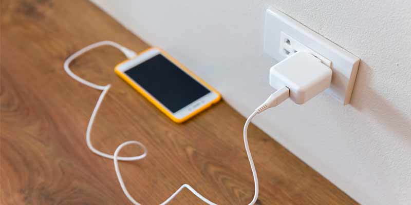 ¿Carga su celular más de una vez al día? Podría estar haciéndole un daño: haga esto en su lugar