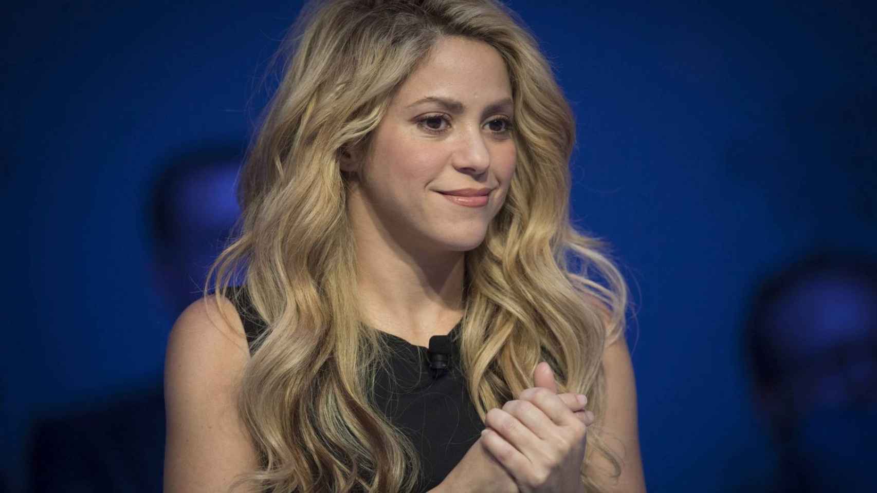 Por poco: un hombre intentó besar a Shakira en pleno evento y casi lo logra. Vea el incómodo momento
