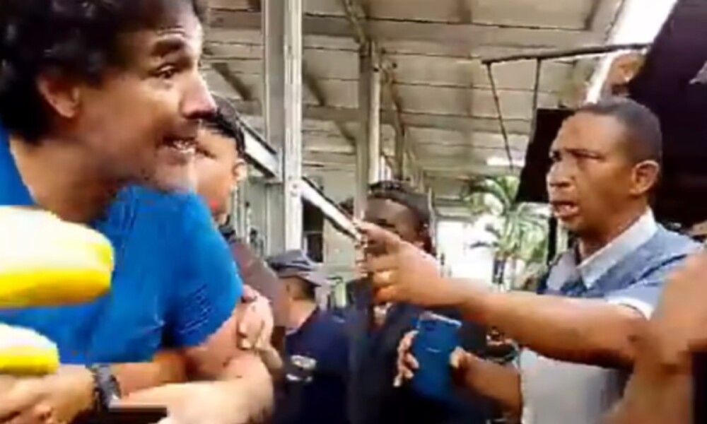 Se conoció quién es el hombre que golpeó a un trabajador por pedir horas extra: es un alto mando