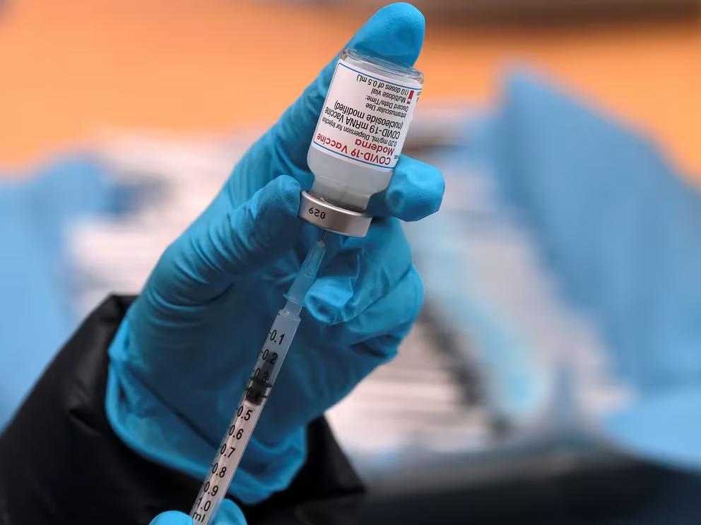 AstraZeneca anunció que retirará del mercado su vacuna contra el COVID-19: esto dijeron al respecto