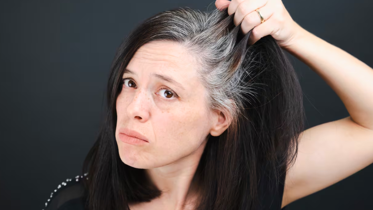 ¿Por qué aparecen las canas a temprana edad? El estrés podría influir: experto explica