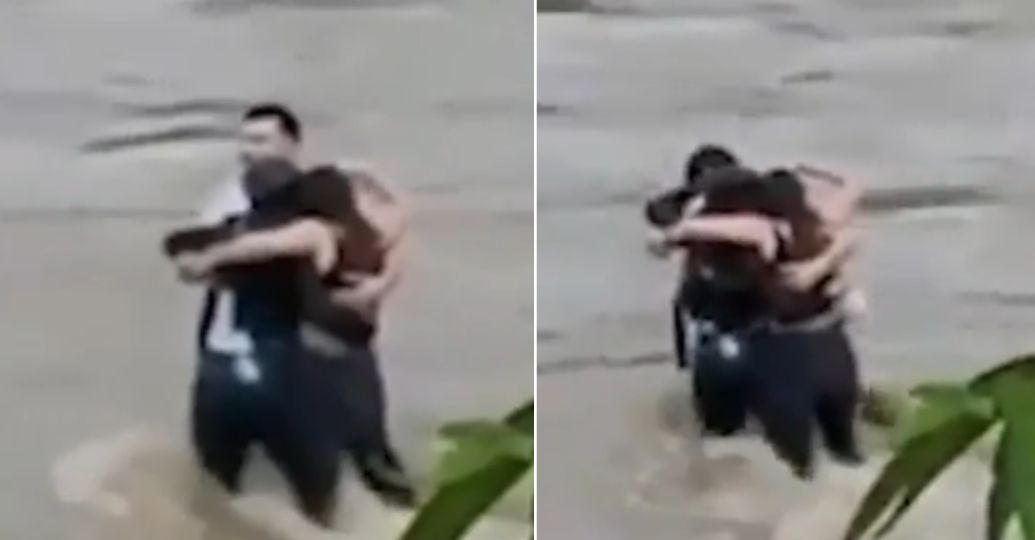 Impactante abrazo de tres amigos antes de ser arrastrados por inundación