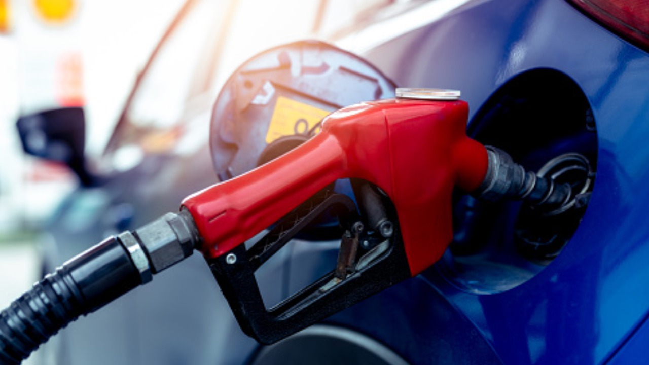 ¿Cuál es el mejor momento del día para echarle gasolina al tanque del carro? Aquí le contamos