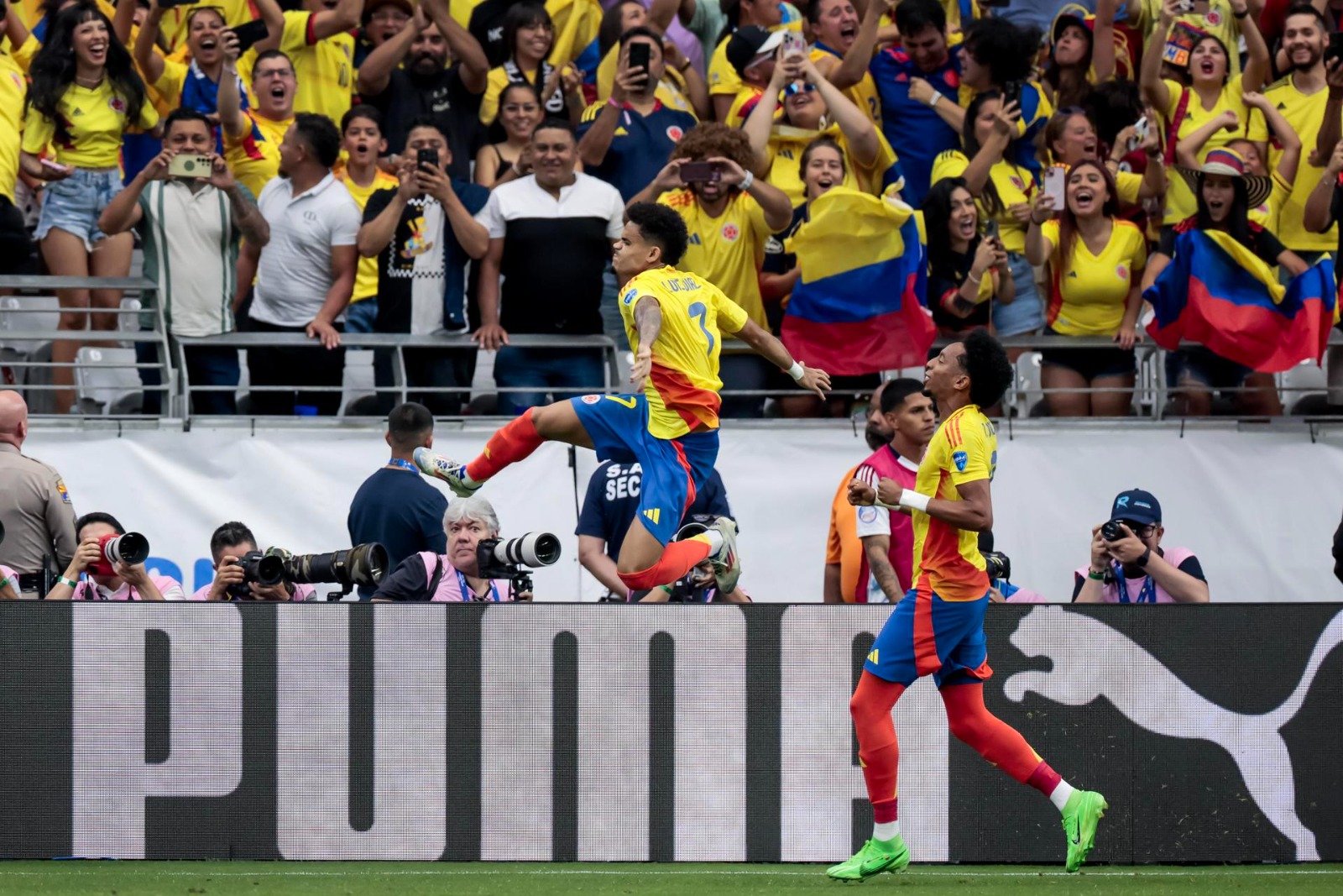 ¡Aplanadora y a cuartos de final! Vea los tres golazos de la selección Colombia ante Costa Rica