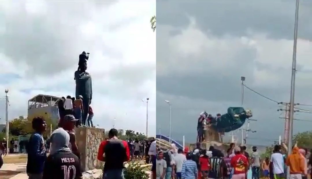 En video: tumban estatua de Hugo Chávez en el estado de Falcón, en Venezuela