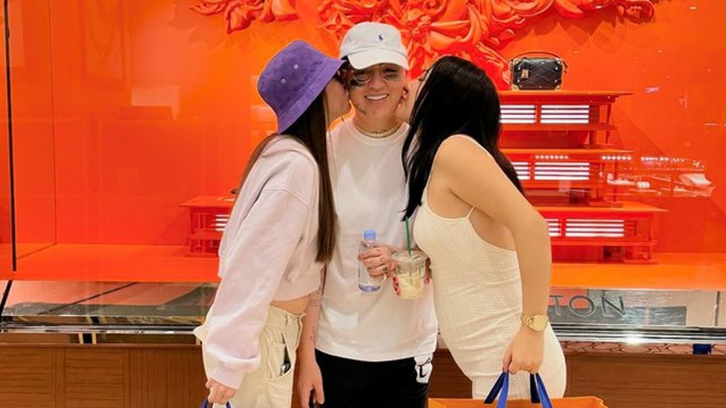 Con esposa, novia y una hija de cada una de ellas: esta es la vida de un famoso reguetonero. ¿Quién?