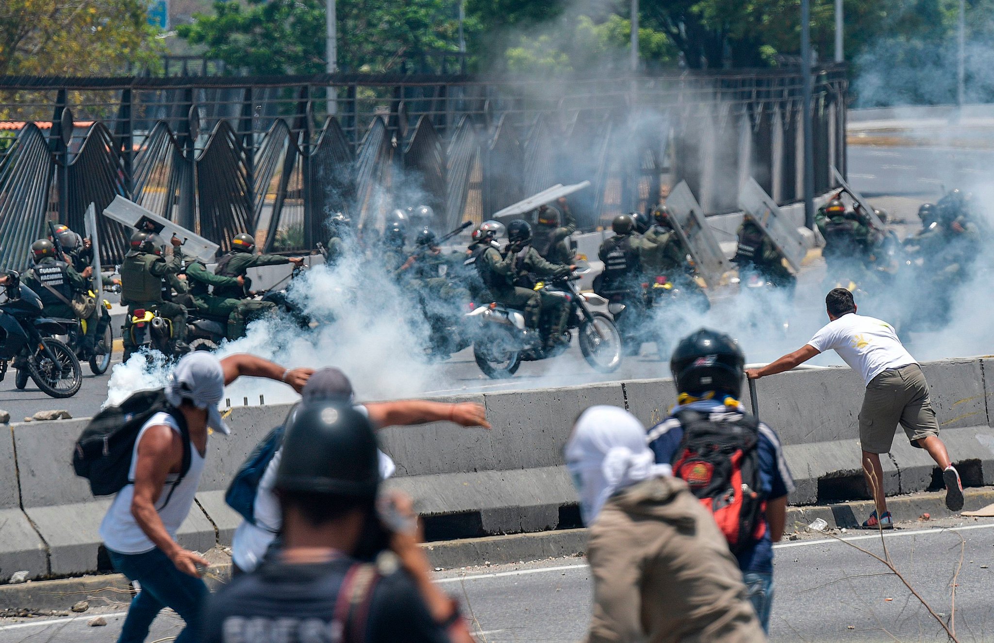 ¿Es posible que los venezolanos y los militares den un golpe de Estado a Maduro? Esto dijo la IA